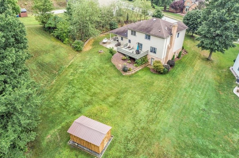 115 Hemlock Way, Ellwood City PA  16117-5529 exterior