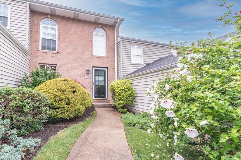 7071 Clubview Dr, Bridgeville, PA 15017-3600