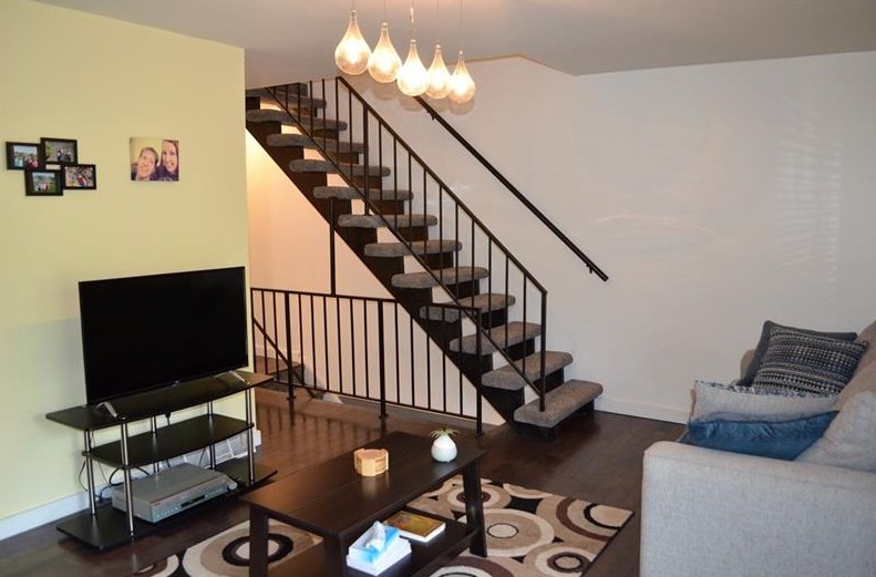 227 Thornberry Dr, Penn Hills, PA 15237