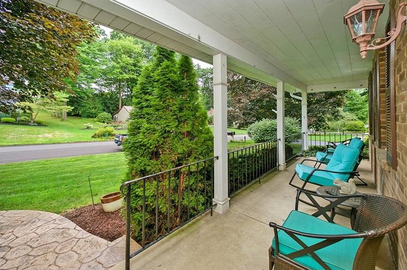 48 Greenview Dr, Jeannette, PA 15644