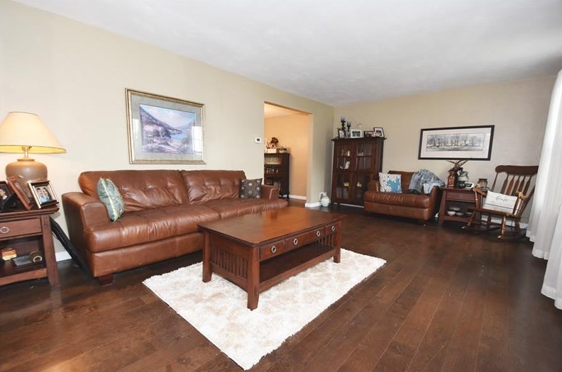 5705 Glen Hill Dr, Bethel Park, PA 15102-2429
