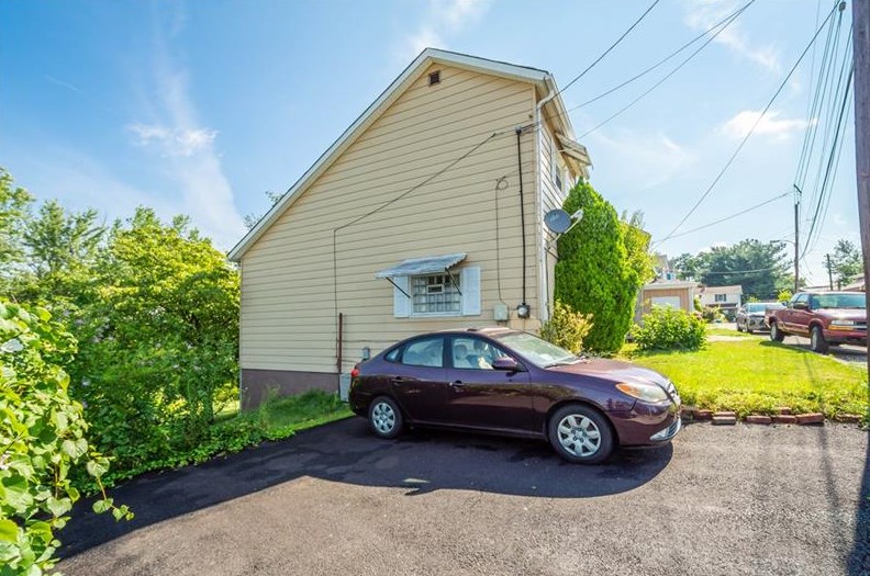 943 Hilltop St, Whitaker, PA 15120