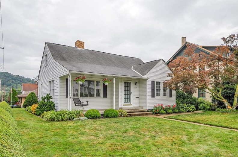 319 W New Castle St, Zelienople, PA 16063
