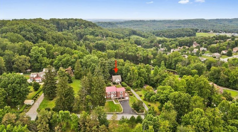 147 Meadow Spring Rd, Greensburg, PA 15601-6935