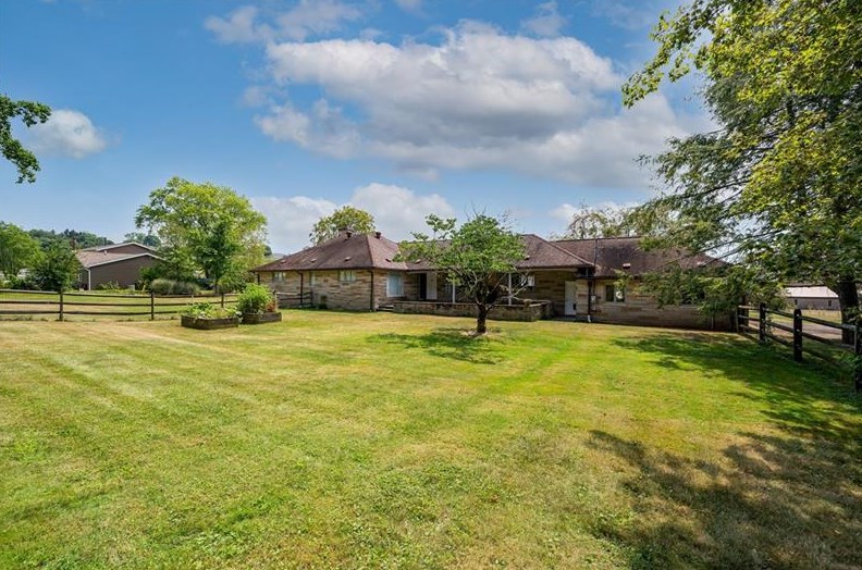 112 Orchard Dr, Kittanning PA  16201-3603 exterior