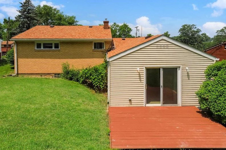 716 Heartwood Dr, Monroeville PA  15146-1108 exterior