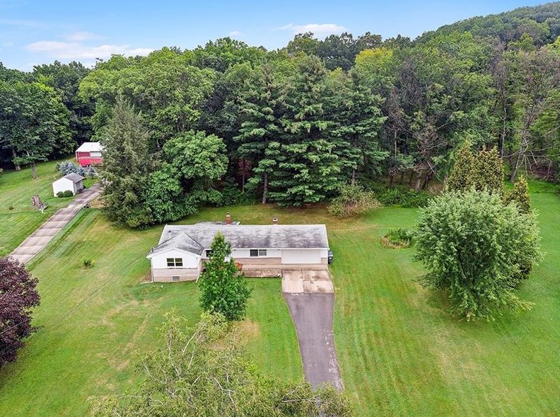 207 Park Pl, Valencia, PA 16059-1133