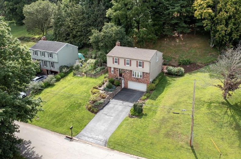 211 E Edgewood, Canonsburg, PA 15317