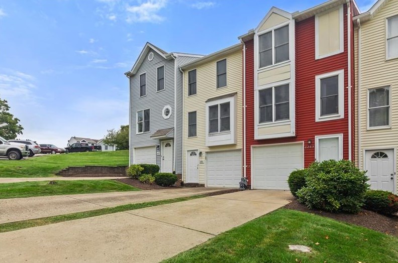 6283 Spring House Pl South, Bridgeville, PA 15017