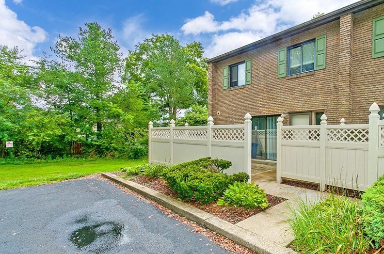 110 Georgetown Ln, Export, PA 15632