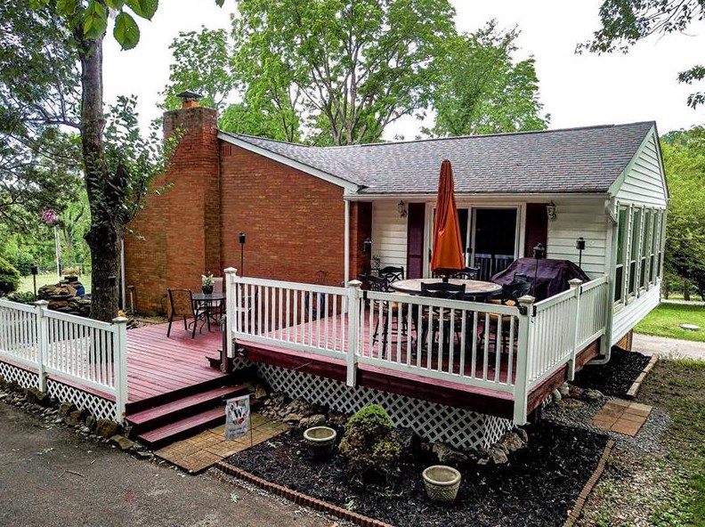 233 Logan Rd North, Imperial, PA 15126