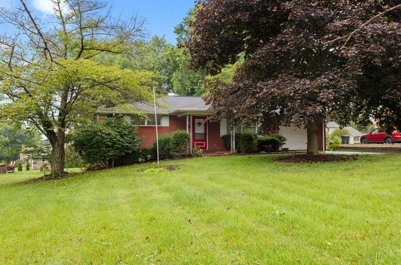 17 Darlington Rd, Beaver Falls, PA 15010