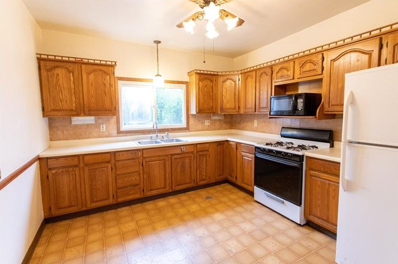 150 Lincoln Ave, Whitaker, PA 15120