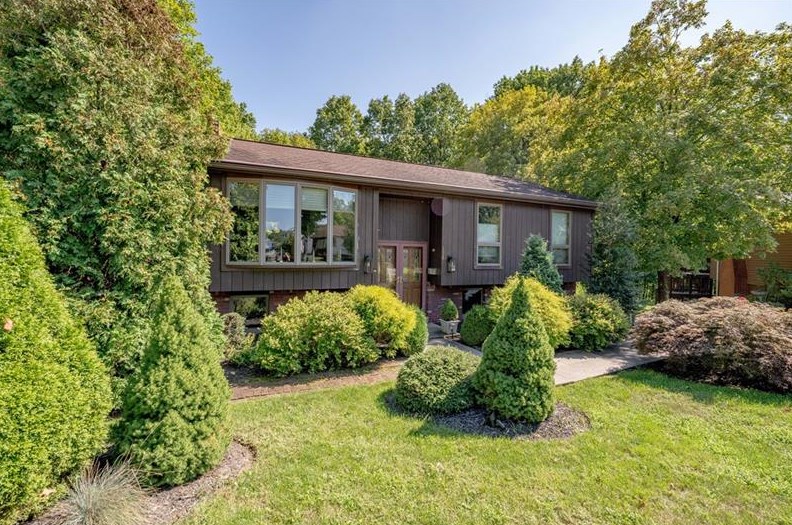 156 Maryellen Dr, North Versailles, PA 15137-2445