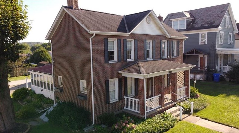 402 W New Castle St, Zelienople, PA 16063