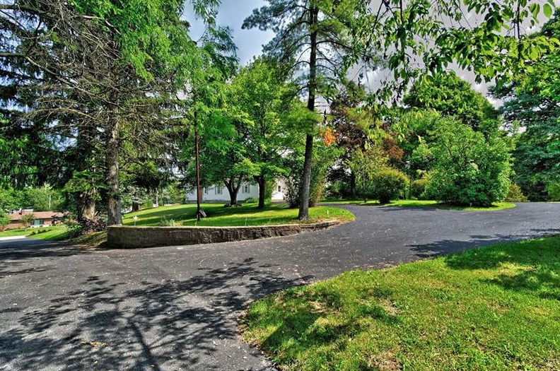 2211 Darlington Rd, Beaver Falls, PA 15010