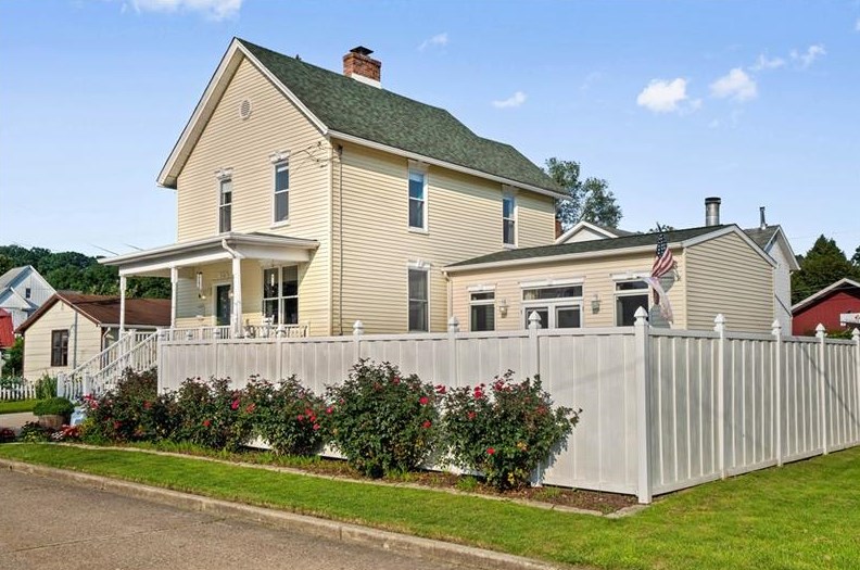 218 S 4th St, West Newton, PA 15089