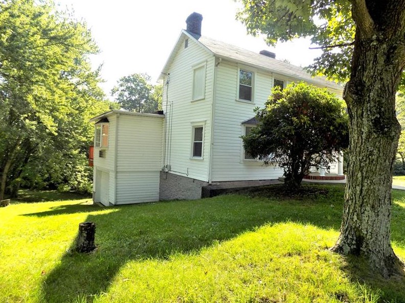 9 Kennedy St, Oliphant Furnace, PA 15401-4540