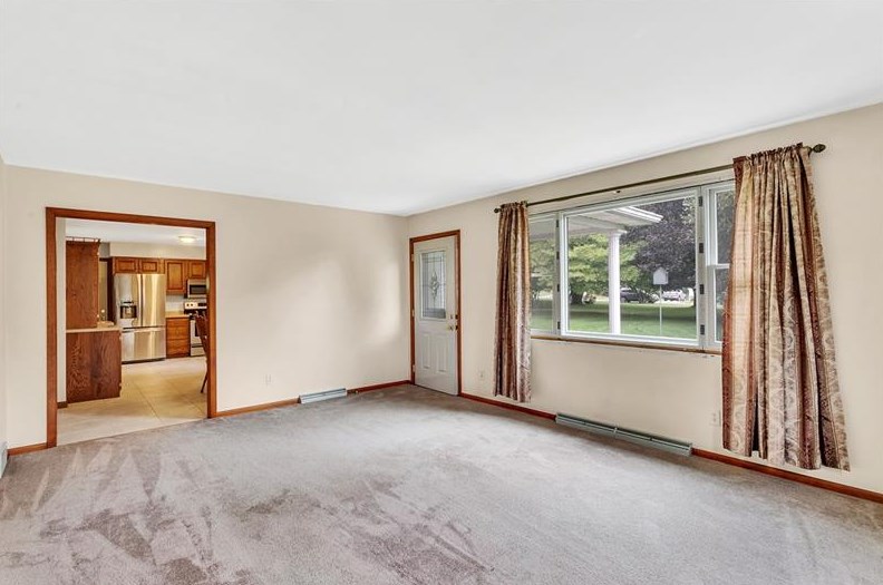 235 Northwestern Dr, Ellwood City, PA 16117-6535