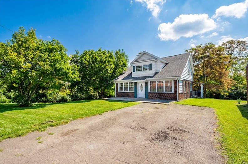 2622 Girard Ave, North Versailles, PA 15137-1355
