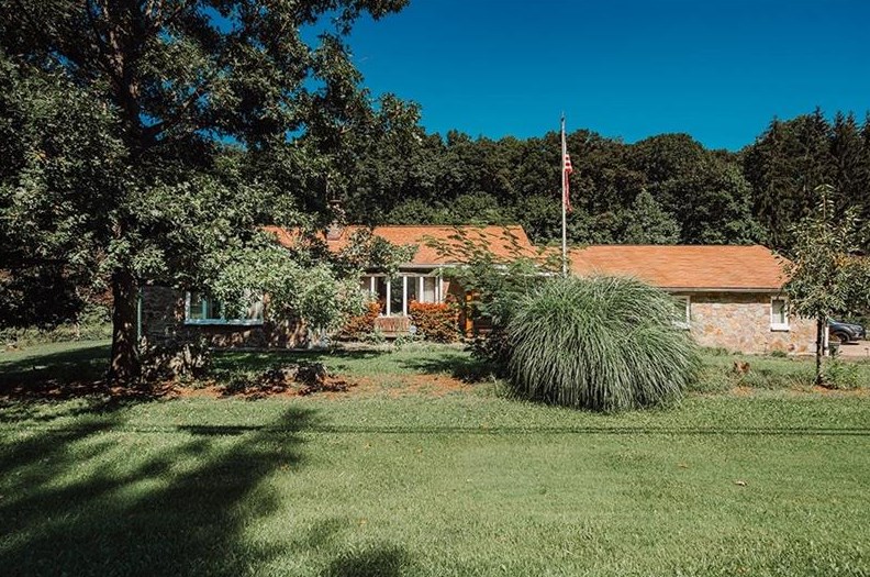 2263 Dixonville Rd, Clymer, PA 15728