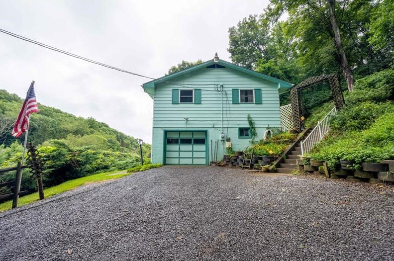 2109 Fairhill Rd, Sewickley, PA 15143