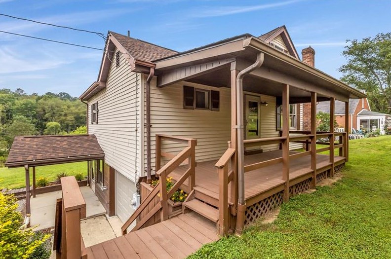 1775 Saxonburg Blvd, Tarentum, PA 15084-2616