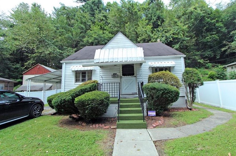 413 Days Run Rd, Creighton, PA 15030