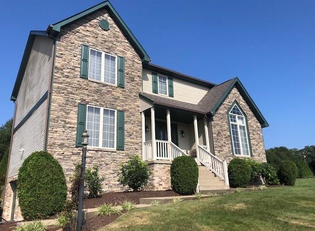 126 Cloverdale Dr, Evans City, PA 16033