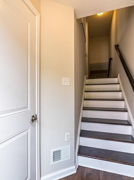 2105 Pointe View Dr, Seven Fields, PA 16046-8927