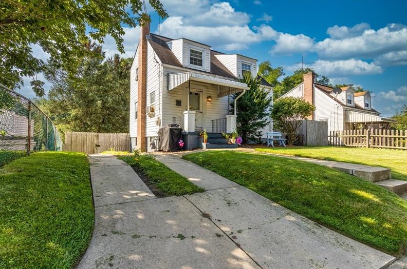 618 Wolfe St, Baden, PA 15005-1834