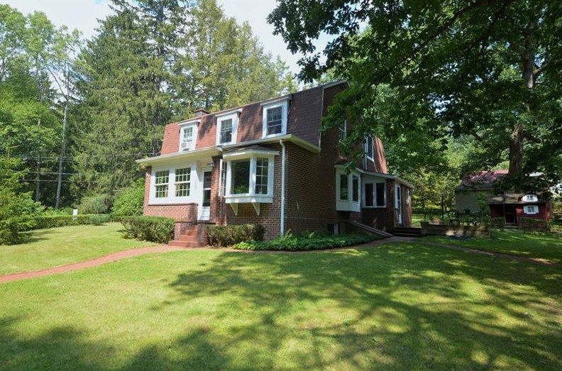 2368 Magee Rd Ext, Sewickley, PA 15143