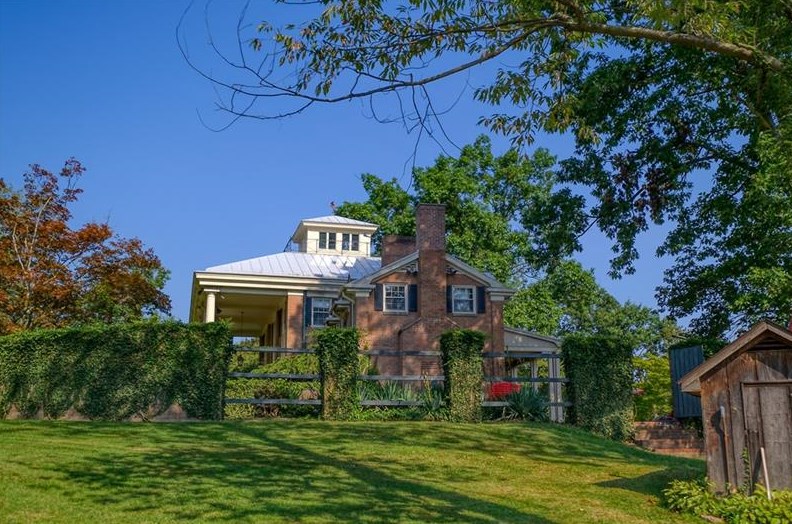 879 Beechwood Blvd, Ellwood City, PA 16117
