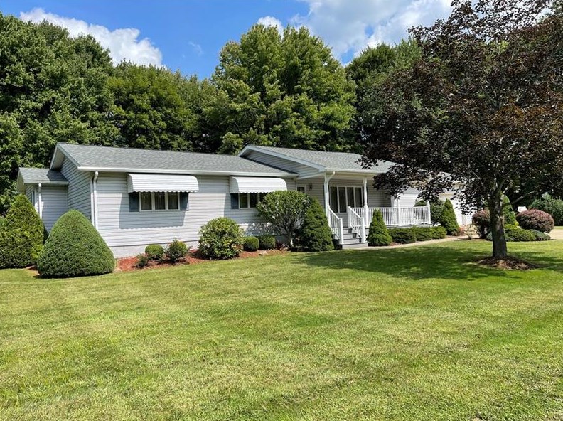 697 Rebecca Ave, Grove City, PA 16127
