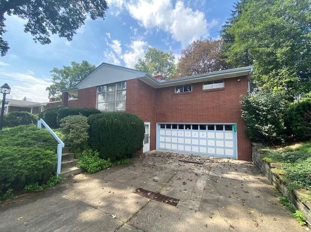 1312 Foxboro Dr, Monroeville, PA 15146-4441