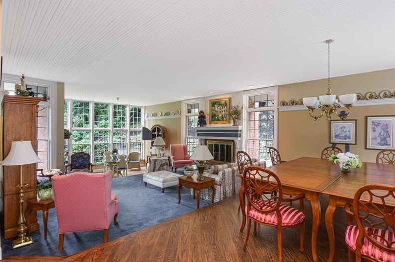 300 Lakewood Dr, Butler, PA 16001-1637