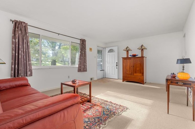 2413 Nicholson Rd, Sewickley, PA 15143