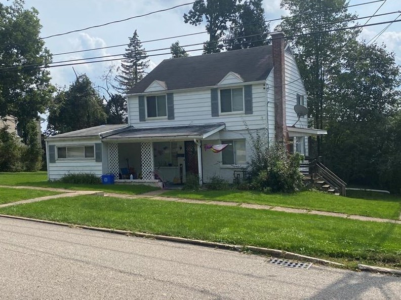 1492 Water St, Indiana, PA 15701-1628