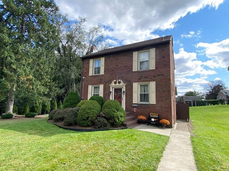 520 Hillcrest Ave, New Castle, PA 16105-2252