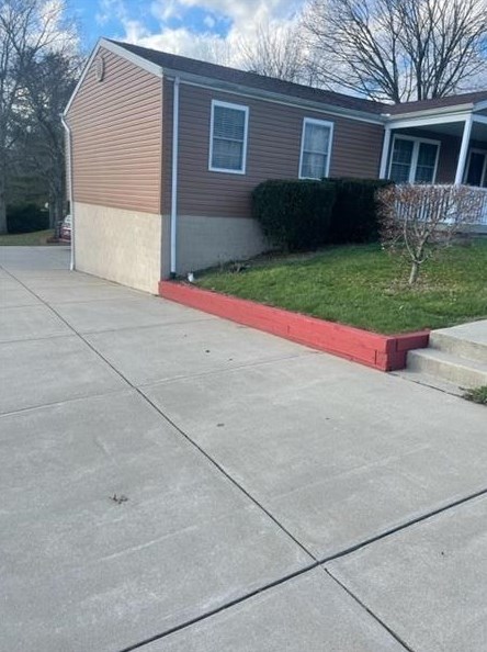 224 Farmbrook Dr, Greensburg, PA 15601-4764
