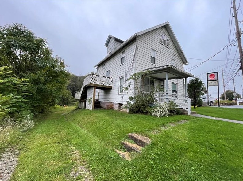 1672 Philadelphia St, Indiana, PA 15701-4044