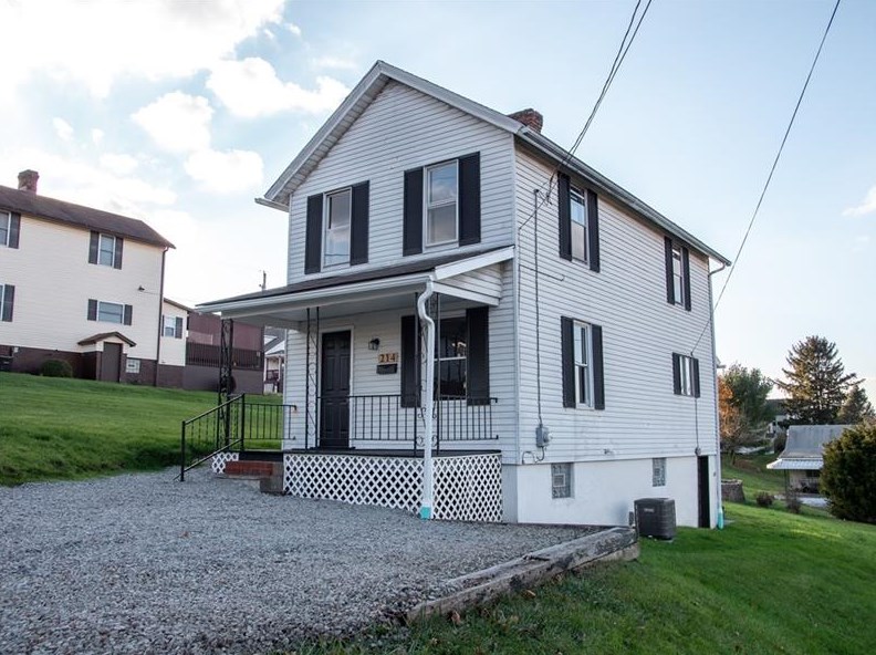 214 Clarendon Ave, Oliphant Furnace, PA 15401-4108