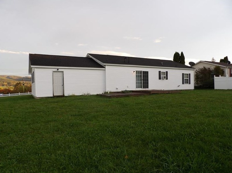 11 Mountainside Wy, Smithfield, PA 15478