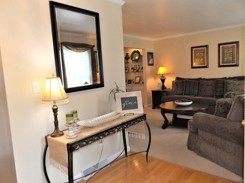 522 Thomas Dr, Oliphant Furnace, PA 15401-8962