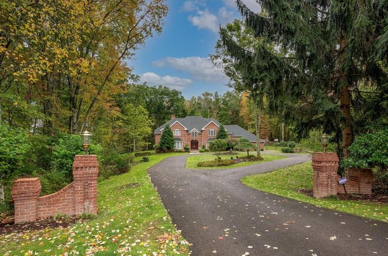 103 Dogwood Ct, Butler, PA 16001