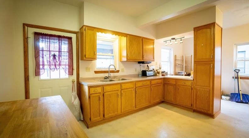 421 Wayne St, Butler PA 16001-5851 exterior