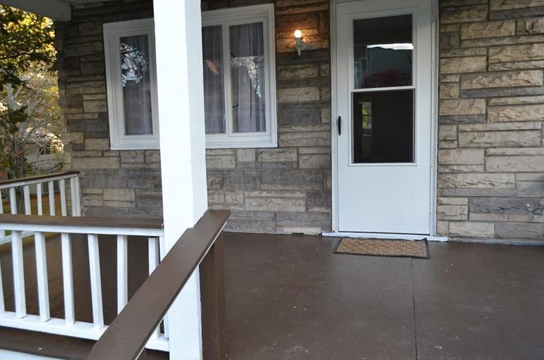 220 Oneida St, Monessen, PA 15062-1209