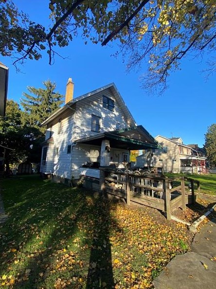 688 Oakland Ave, Hermitage, PA 16146-4044