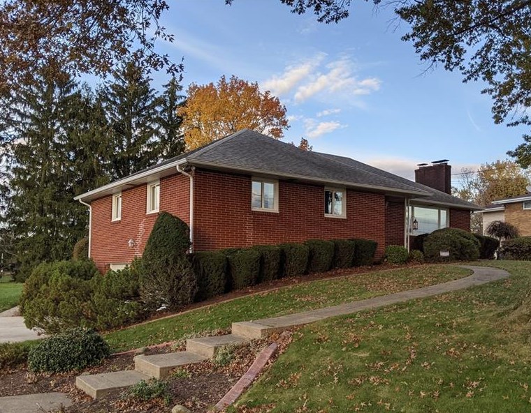 232 Locust Ave, Houston, PA 15342