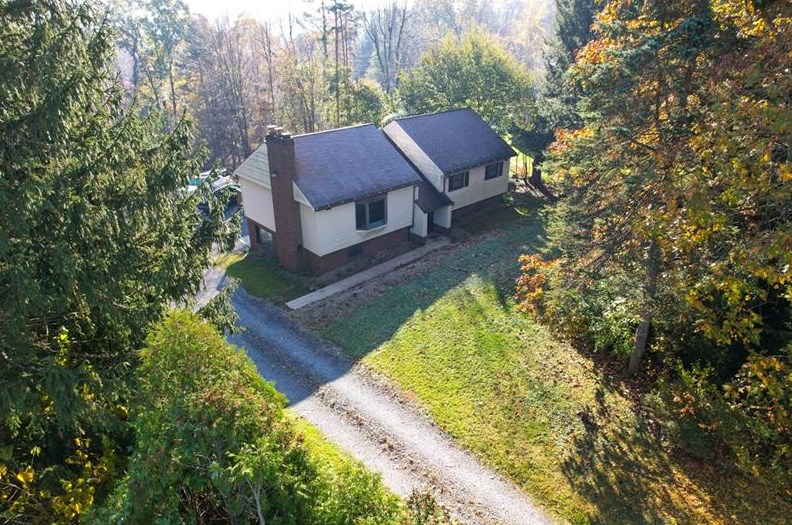 216 Chicora Rd, Butler, PA 16001